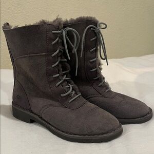 UGG Daney lace up zipper back Gray Ankle Boots soft comfy warm women’s 6.5 gray